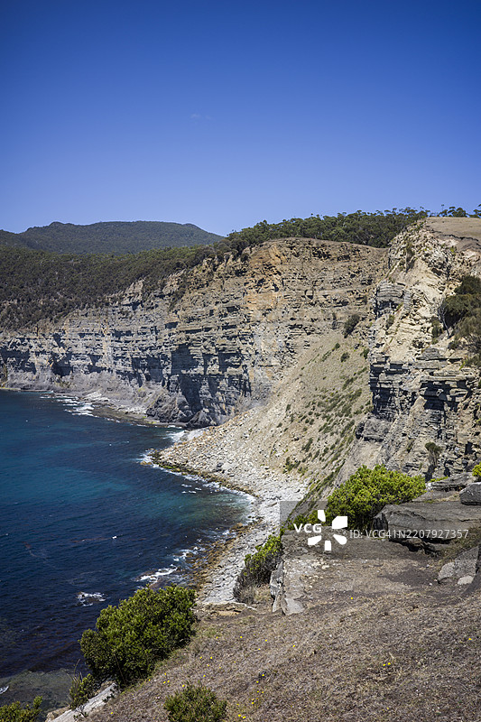 塔斯马尼亚东海岸玛丽亚岛的主教山和书记山的海岸线与悬崖图片素材