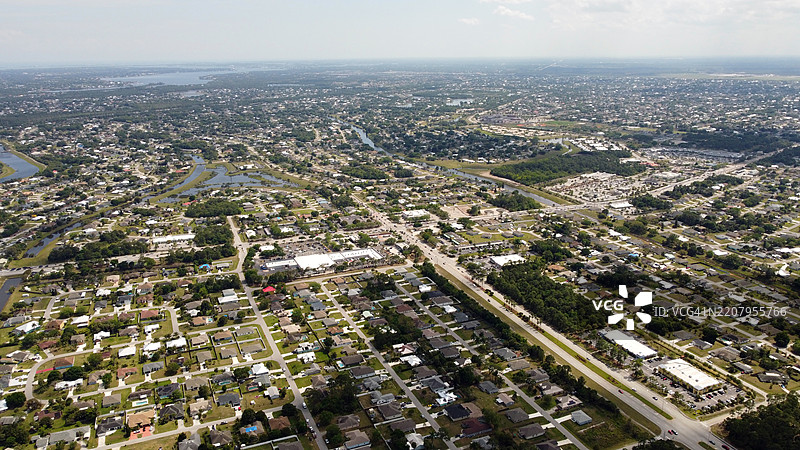 佛罗里达州圣露西港的白天无人机拍摄。图片素材