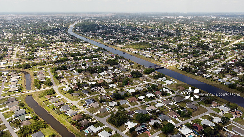 佛罗里达州圣露西港的白天无人机拍摄。图片素材