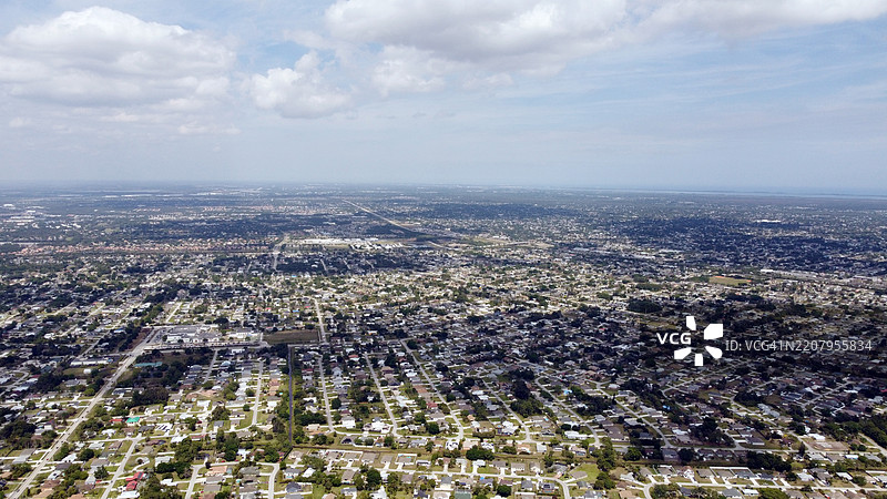 佛罗里达州圣露西港的白天无人机拍摄。图片素材