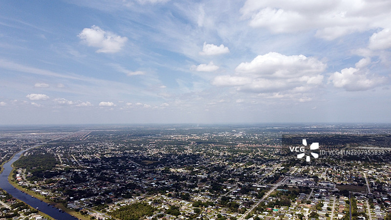 佛罗里达州圣露西港的白天无人机拍摄。图片素材