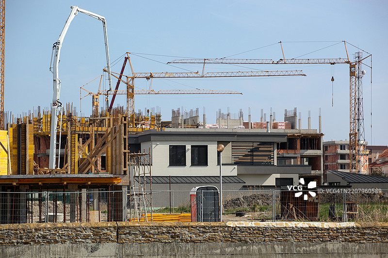 在建筑工地浇筑混凝土图片素材