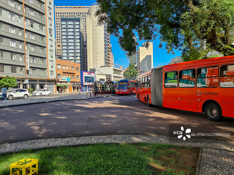 库里提巴的公共交通基础设施图片素材