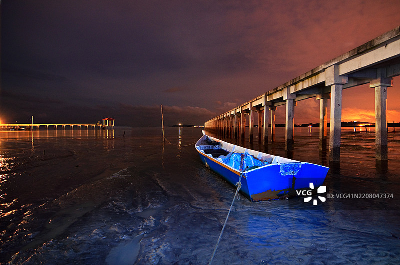 蓝色的船图片素材