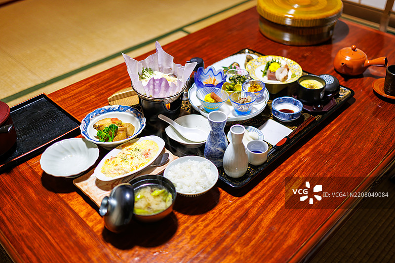 从日本料理到西方菜肴，菜品的质量和多样性都非常出色。图片素材