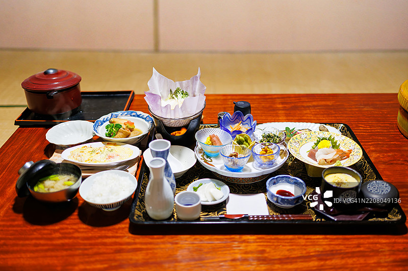从日本料理到西方菜肴，菜品的质量和多样性都非常出色。图片素材