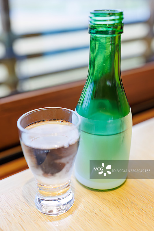 公司餐厅为酿酒厂的员工提供每日午餐。来自日本顶级大米品牌之一南鱼沼的越光米是最美味的。当然，清酒也可以以合理的价格享用。图片素材