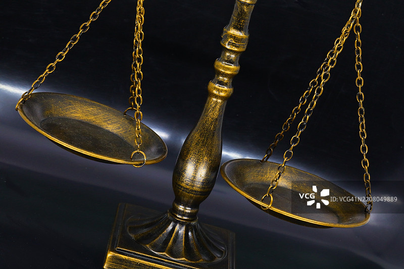天秤象征着司法系统图片素材