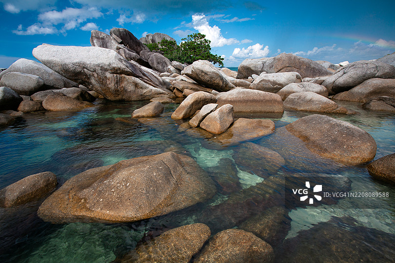 五彩斑斓的花岗岩岩石，伦古阿斯岛，贝里图恩图片素材