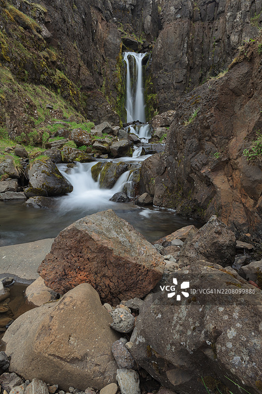 冰岛的瀑布徒步小径图片素材