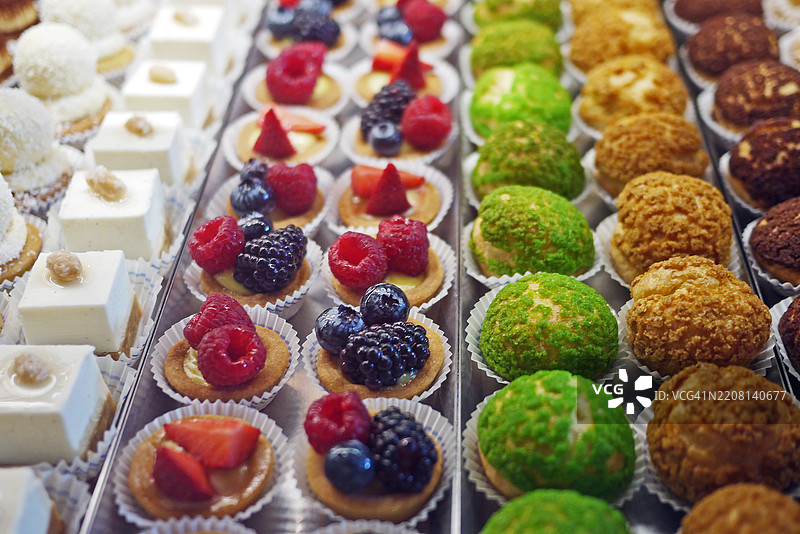 各种甜美法式糕点的特写镜头图片素材