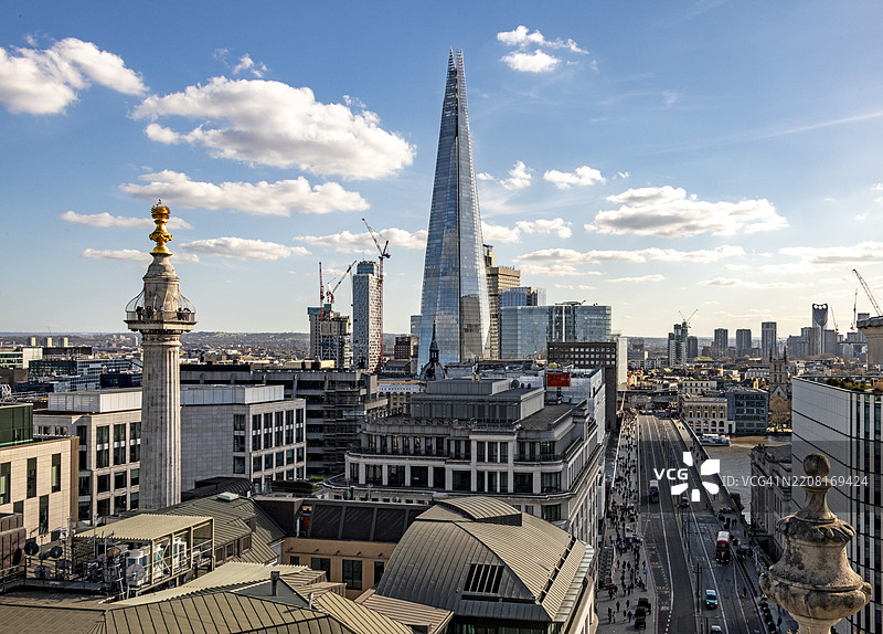 向南看，碎片大厦和纪念碑图片素材