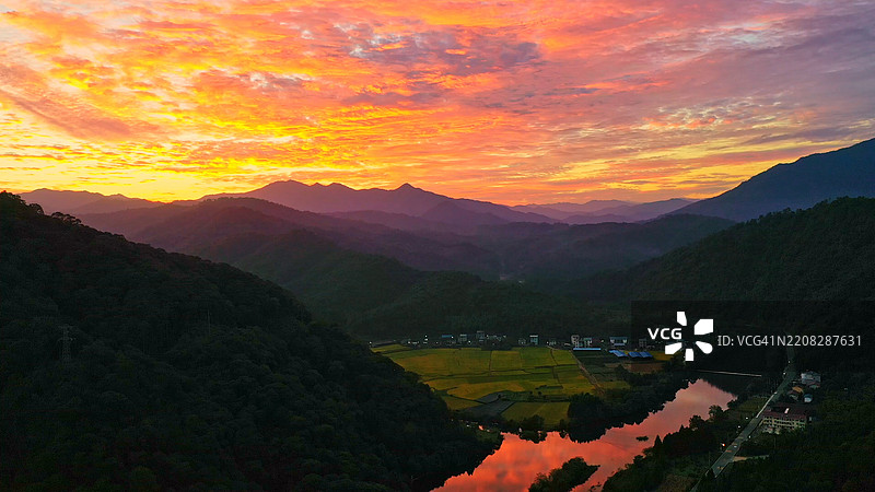 火云，武夷山，中国福建南平，亚洲山水风光。图片素材