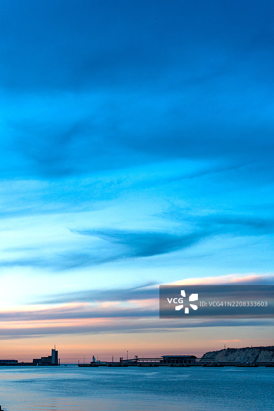 海洋与蓝天的美丽景色，赫赫，比斯开，西班牙图片素材