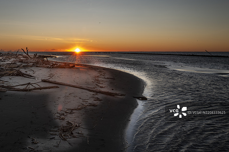 日落时分，海滩与天空的美丽景色图片素材