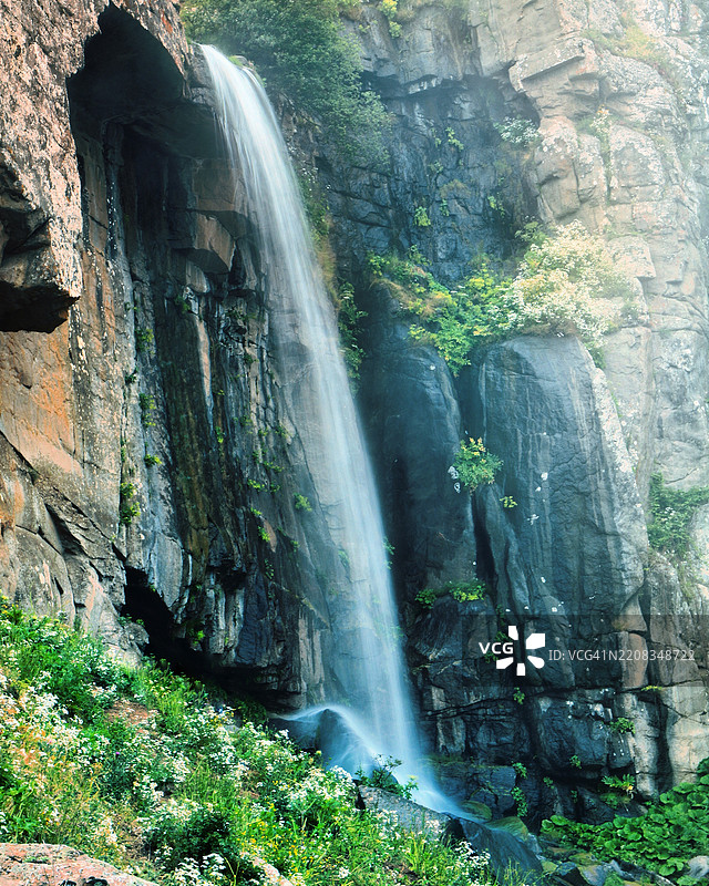 伊朗吉兰省拉什特的瀑布风景图片素材