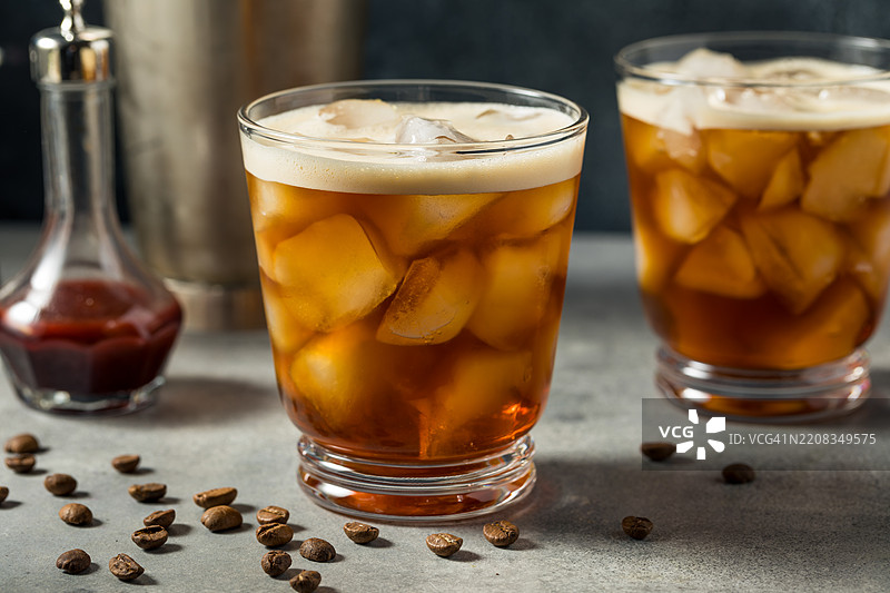 清爽的波本威士忌冷萃咖啡鸡尾酒，美国，USA图片素材