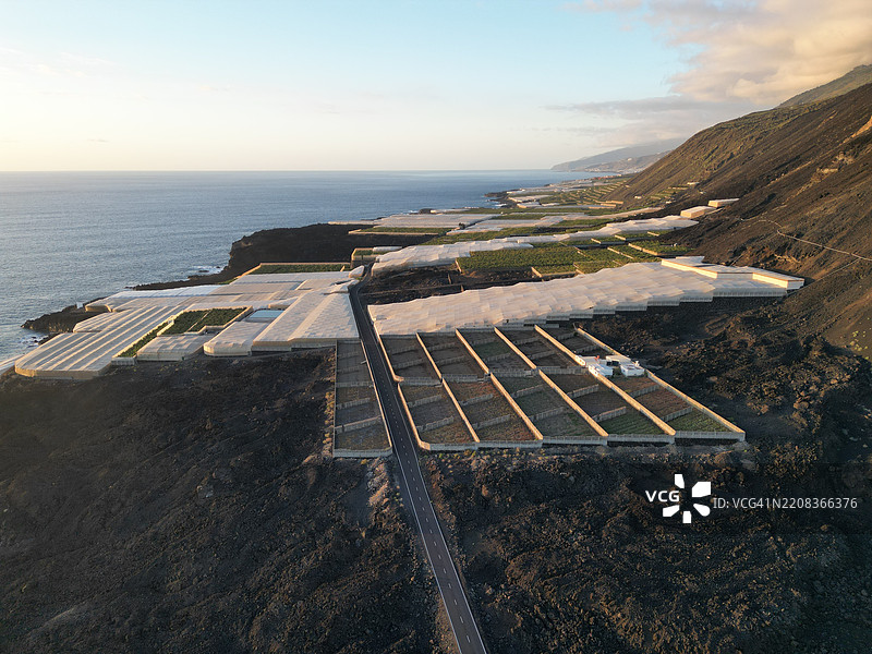 富恩卡利恩特灯塔和盐田图片素材