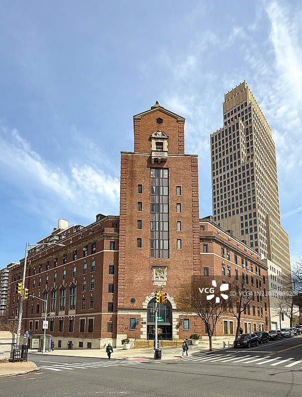 纽约犹太神学院角落的垂直塔楼图片素材