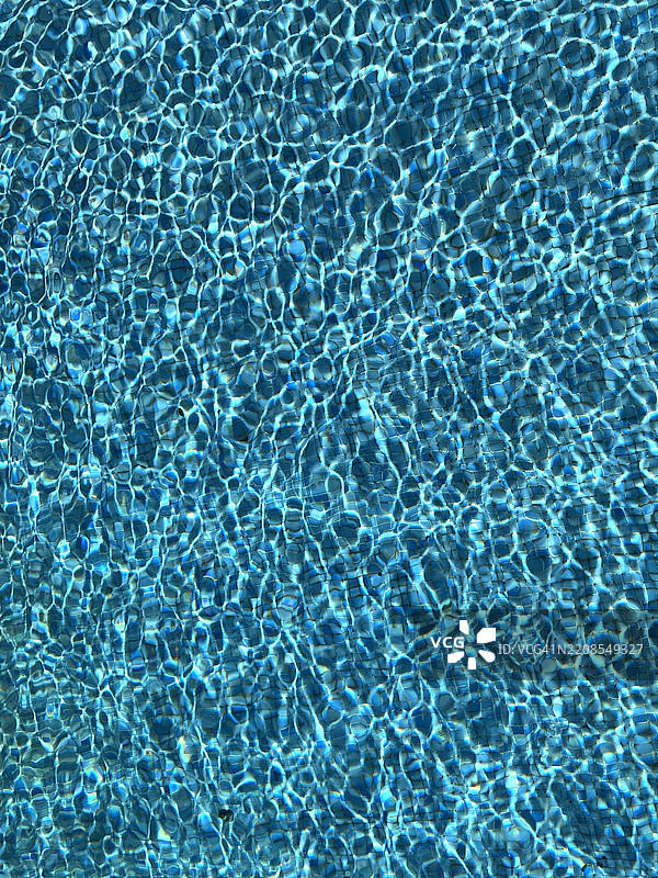 游泳池的倒影图片素材