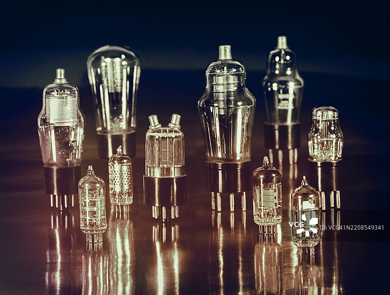 收音机、电视和放大器的真空管图片素材