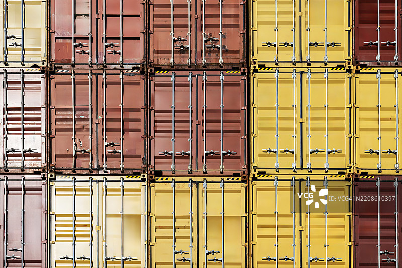 许多堆叠集装箱的门图片素材