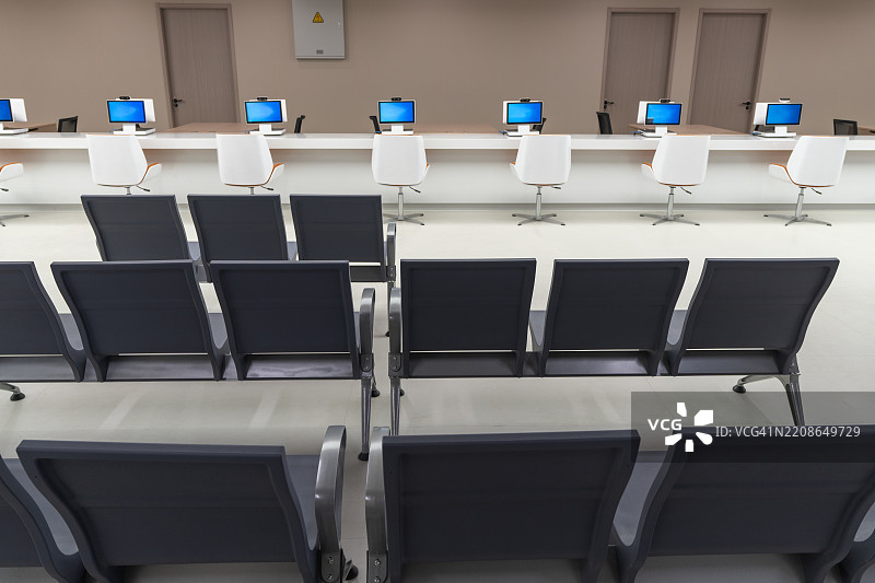 现代化布置的空会议室图片素材