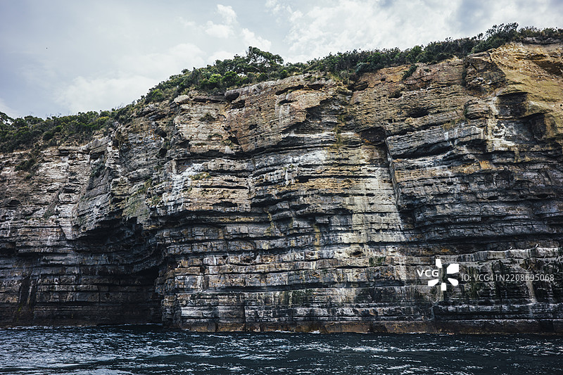塔斯马尼亚波特亚瑟的塔斯曼国家公园保护区，鹰爪颈的魔鬼厨房海岸悬崖景观图片素材
