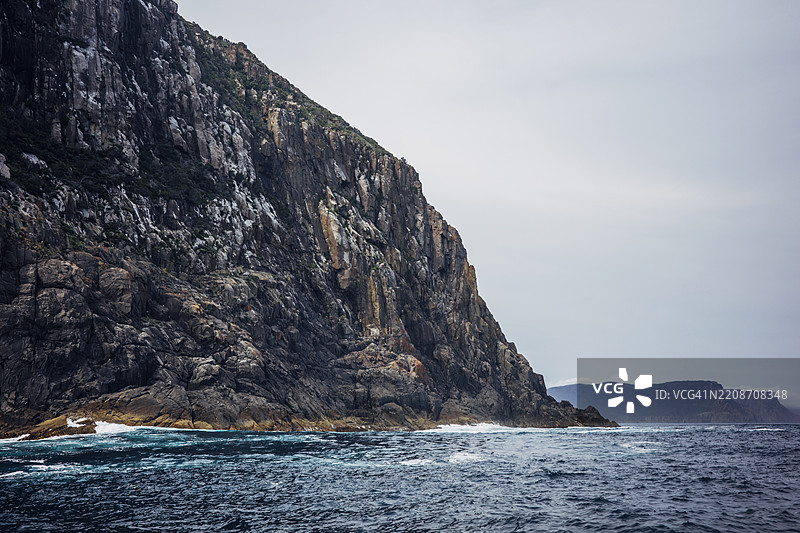 Coastal sea cliffs view on Tasman Island National Park conservation area, Port Arthur, Tasmania图片素材