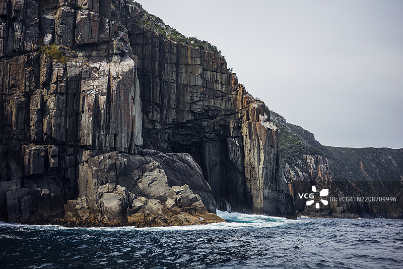 塔斯马尼亚波特亚瑟的塔斯曼岛国家公园保护区的海岸悬崖景观图片素材