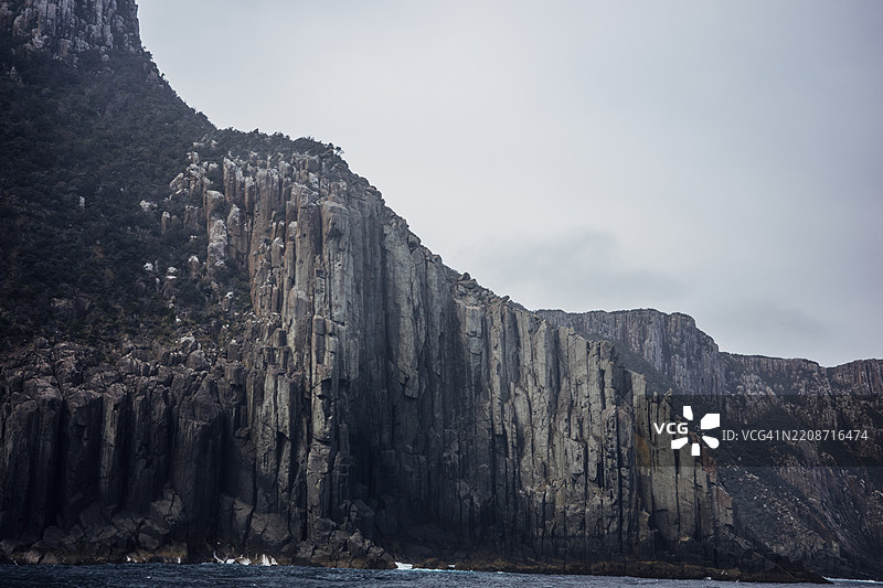 塔斯马尼亚波特亚瑟的塔斯曼岛国家公园保护区的海岸悬崖景观图片素材