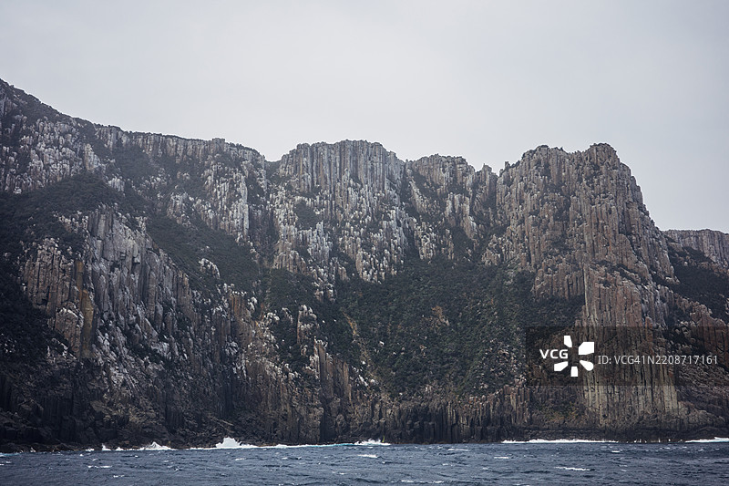 塔斯马尼亚波特亚瑟的塔斯曼岛国家公园保护区的海岸悬崖景观图片素材