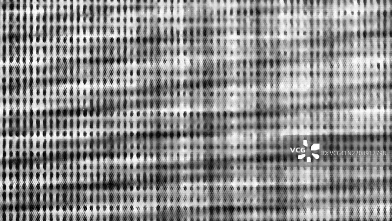 灰色背景上黑色纹理点的特写。图片素材