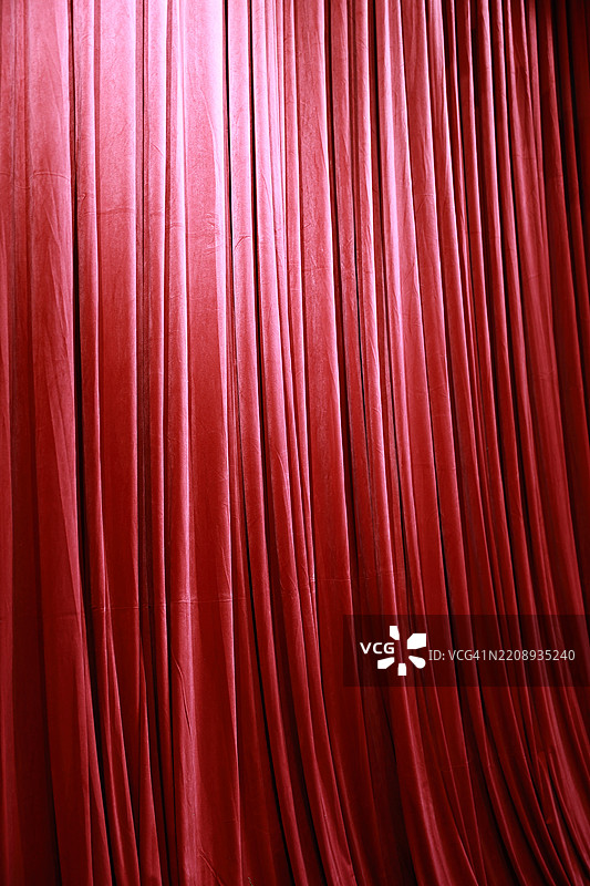 舞台上的红色闭合窗帘图片素材