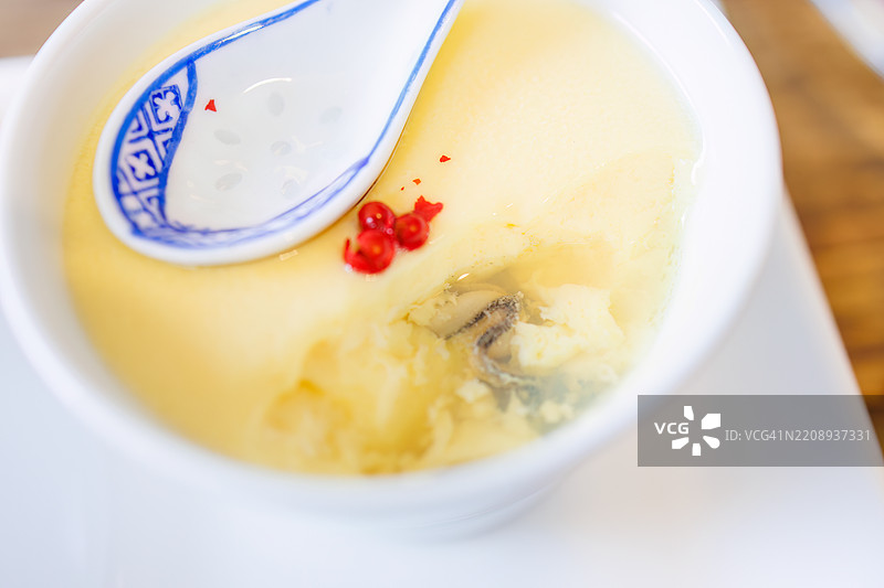 牡蛎茶碗蒸（蒸蛋羹）。图片素材
