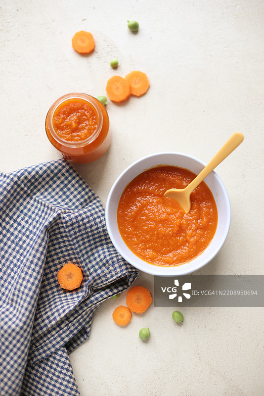 婴儿蔬菜泥的特写镜头图片素材