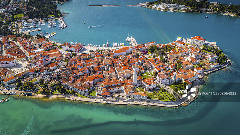 克罗地亚亚得里亚海的波雷奇老城图片素材