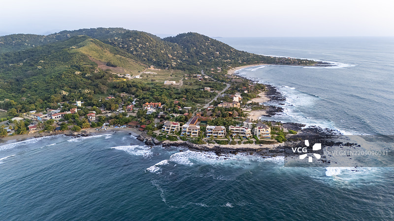 马哈瓜和特龙孔斯，位于墨西哥伊克斯塔帕和西瓦塔内霍附近的海滩图片素材
