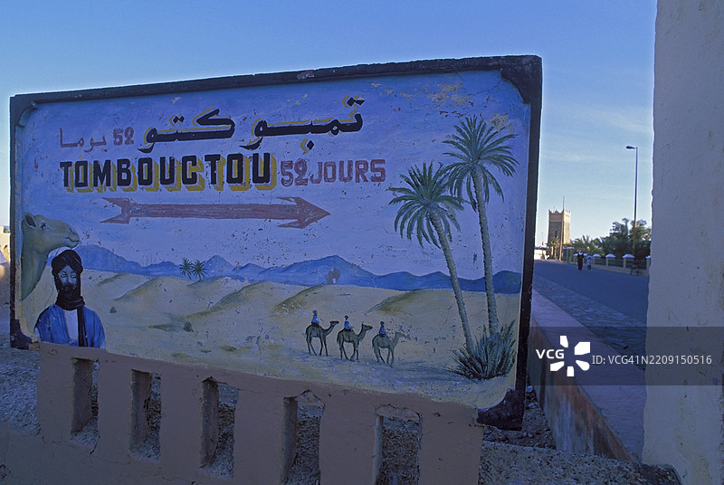 通往廷布克图（汤布克图）的路标图片素材