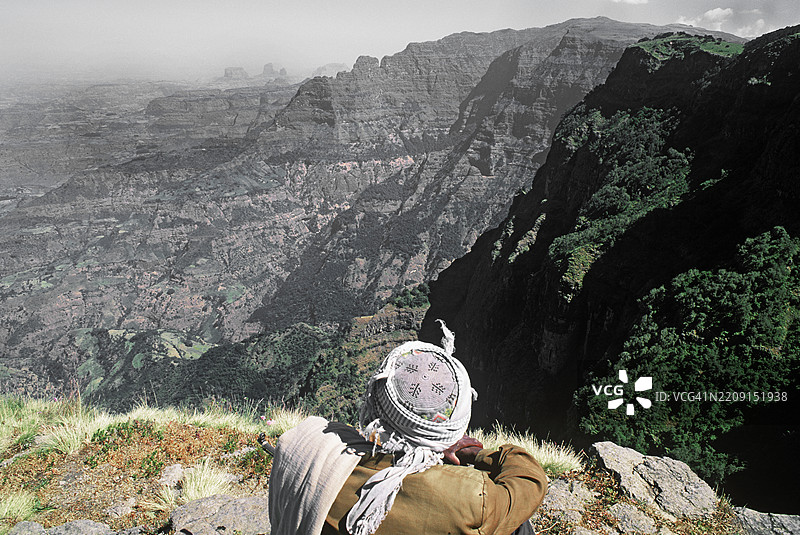 埃塞俄比亚农民在西门山脉边缘图片素材