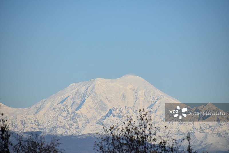 雪山与晴空的美丽景色，塔尔基特纳，阿拉斯加，美国图片素材
