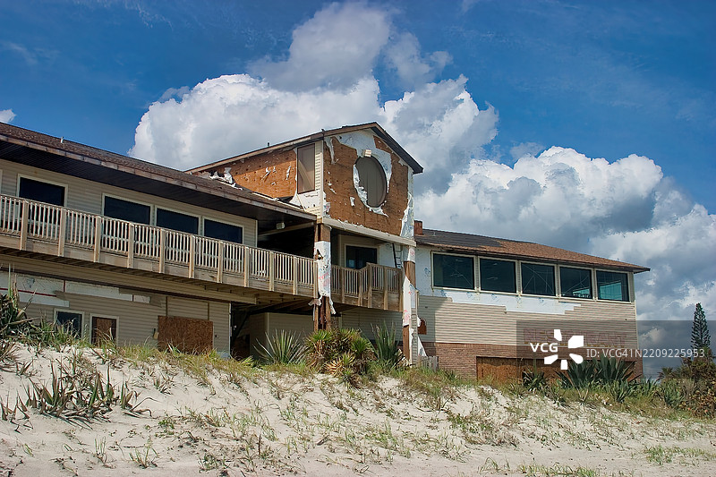 低角度视图的建筑与天空，佛罗里达州莱克兰，美国图片素材