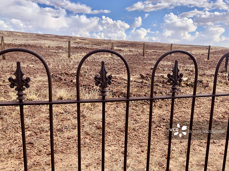 链条围栏特写，背景为天空，澳大利亚南澳大利亚州伊南敏卡图片素材