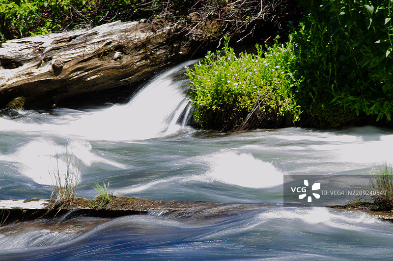 俄勒冈州本德的瀑布风景图片素材