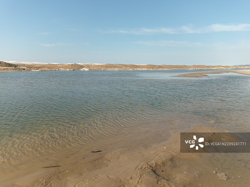 在美国密歇根州索耶的沃伦沙丘州立公园拍摄的密歇根湖照片，2025年3月图片素材