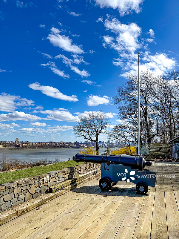 面向哈德逊河的炮台，位于历史公园，福特李图片素材