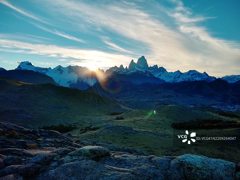 日落时分的菲茨罗伊山（查尔滕山）和托雷山景观 - 埃尔查尔滕图片素材