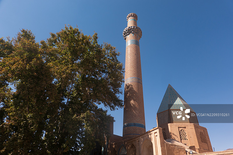 美丽的清真寺，独特的圆顶和宣礼塔风格图片素材