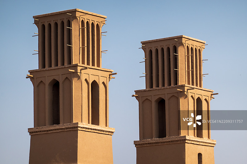 亚兹德房屋上的风捕塔图片素材