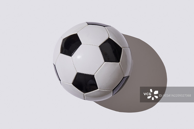 白色背景上的足球工作室拍摄图图片素材